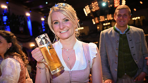 Die neue Bayerische Bierk&ouml;nigin 2026/27 Katharina Kastenm&uuml;ller aus Oberbayern nach ihrer Wahl im L&ouml;wenbr&auml;ukeller.