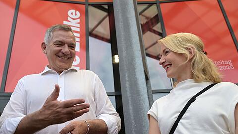 Jan van Aken und Ines Schwerdtner haben die Linke seit 2024 aus dem Umfragetief gef&uuml;hrt.