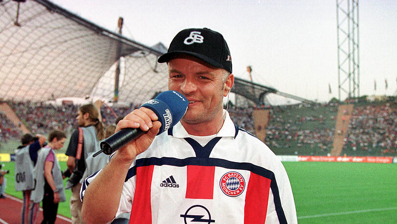 Schon im Olympiastadion die Stimme des FC Bayern: Stadionsprecher Stephan Lehmann im Jahr 2000.
