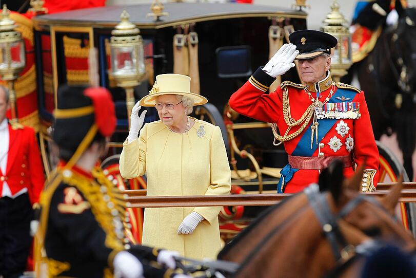 "Trooping the Colour": Mit der traditionellen Parade wurde der 86. Geburtstag der Queen offiziell begangen. Die AZ zeigt die besten Bilder.