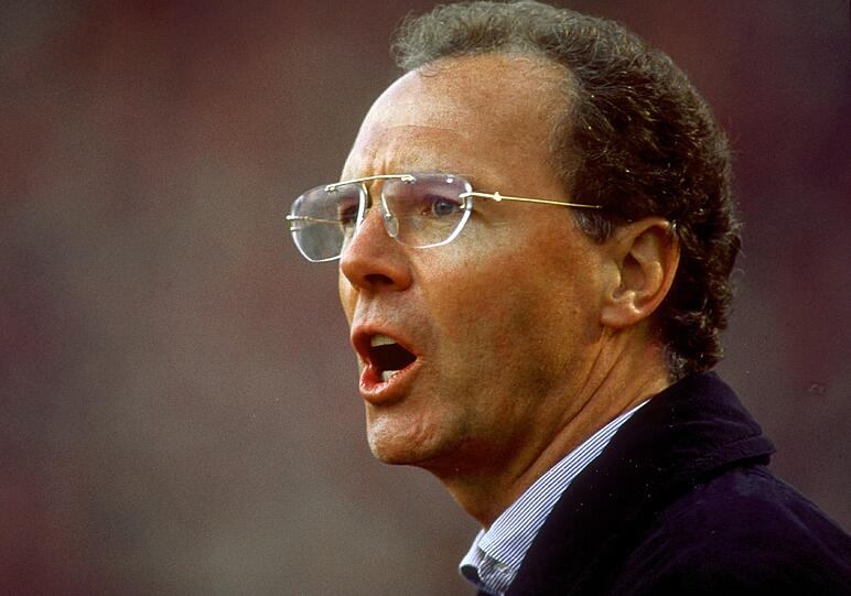 FRANZ BECKENBAUER (50), vom 29. April 1996 bis 30. Juni 1996. Titel: Uefa-Cup. Bilanz: &bdquo;Der Kaiser&ldquo; als Care-Paket, zweite Auflage. Man vertraute den Handauflegekünsten der launigen Lichtgestalt. Die Meisterschaft hatte jedoch Rehhagel verbockt, der Franz staubte den Uefa-Cup ab.
