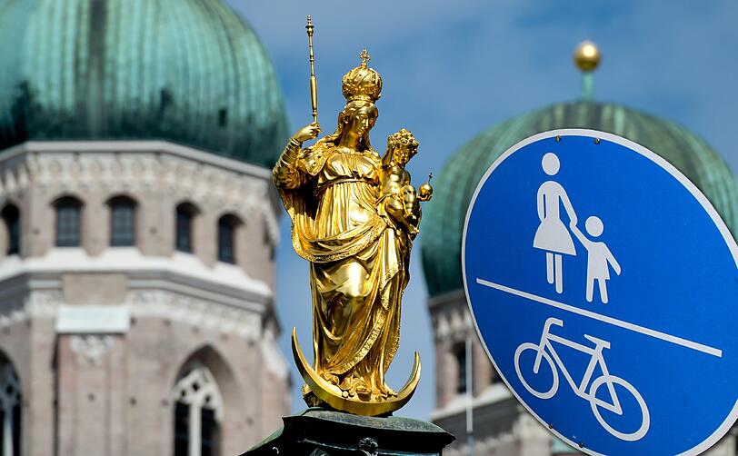 Fuß- und Radverkehr betragen einen Großteil des innerstädtischen Verkehrs. Aus diesem Grund wollen Abgeordnete für München eines Fußwegkarte. (Symbolbild)