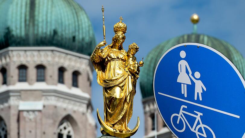 Fuß- und Radverkehr betragen einen Großteil des innerstädtischen Verkehrs. Aus diesem Grund wollen Abgeordnete für München eines Fußwegkarte. (Symbolbild) Fuß- und Radverkehr betragen einen Großteil des innerstädtischen Verkehrs. Aus diesem Grund wollen Abgeordnete für München eines Fußwegkarte. (Symbolbild)