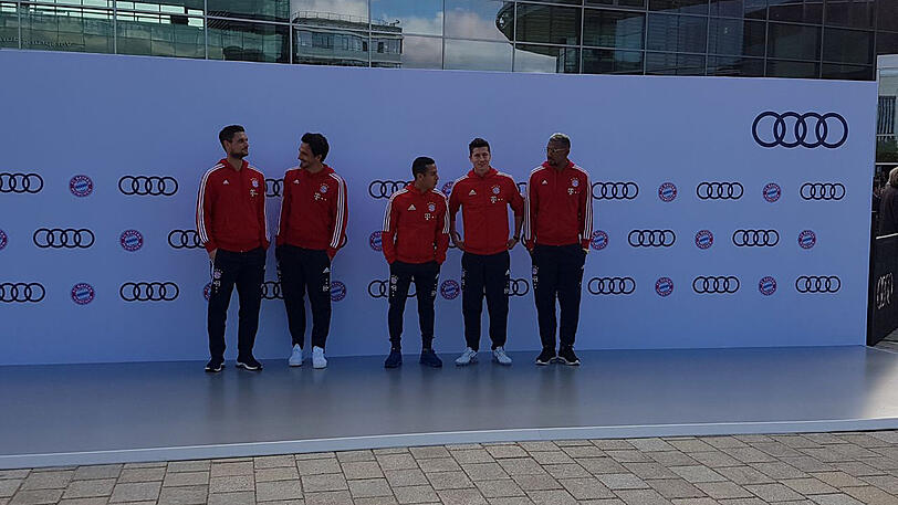 Posieren für die Fotografen: Sven Ulreich, Mats Hummels, Thiago, Robert Lewandowski und Jérôme Boateng.