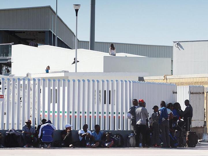 Haitianische Migranten warten in Tijuana auf eine Chance, die Grenze zwischen Mexiko und den USA zu überwinden.