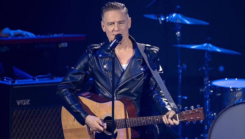 Bryan Adams, Musiker, singt während der TV-Spendengala "Ein Herz für Kinder".
