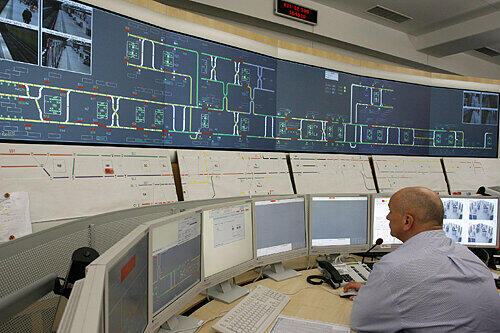 Ein Steuer-Computer, der den Kontakt zwischen den automatischen U-Bahnzügen und der Leitzentrale herstellt, verursachte am Montag das U-Bahn-Chaos.