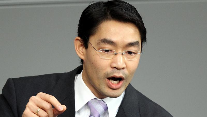 Bundesgesundheitsminister Philipp Rösler verteidigt im Bundestag die Reform der Krankenkassenfinanzierung. Bundesgesundheitsminister Philipp Rösler verteidigt im Bundestag die Reform der Krankenkassenfinanzierung.