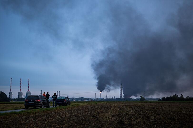 Auf dem Raffineriegelände in der Nähe von Ingolstadt hat sich in der Nacht eine Explosion ereignet.