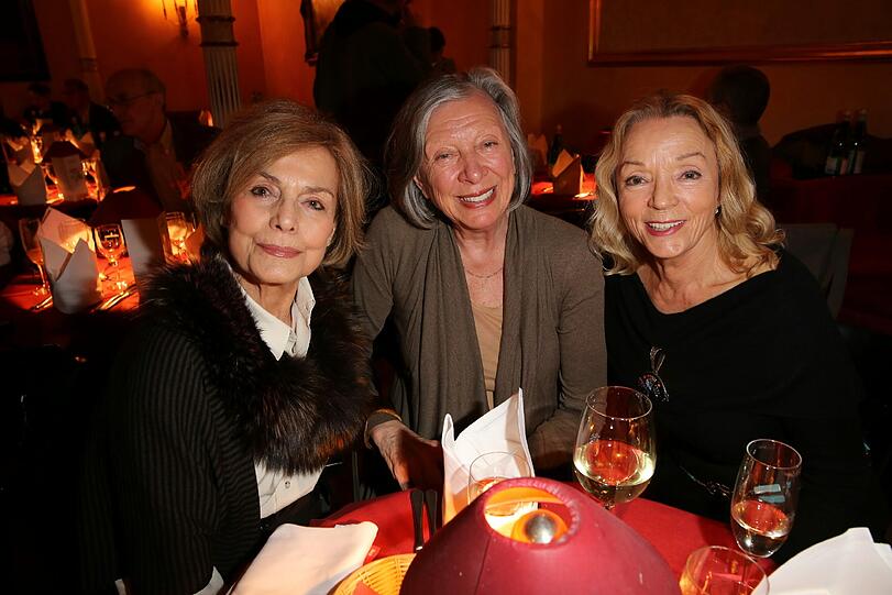 Schauspielerin Margit Saad-Ponnelle, Filmfrau Ulla Rapp und Ingeborg Doldinger.