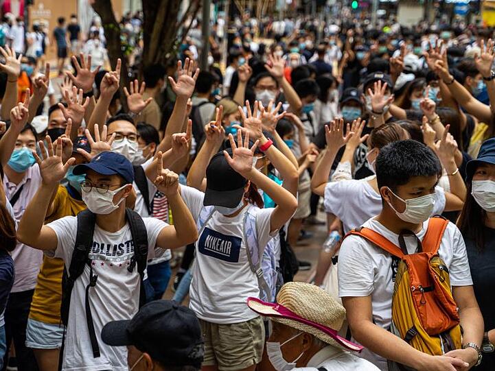 Proteste Anfang Juli in Hongkong gegen das neue Sicherheitsgesetz: China steht wegen seiner Hongkong-Politik international schwer in der Kritik.