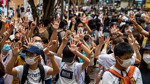 Proteste Anfang Juli in Hongkong gegen das neue Sicherheitsgesetz: China steht wegen seiner Hongkong-Politik international schwer in der Kritik.