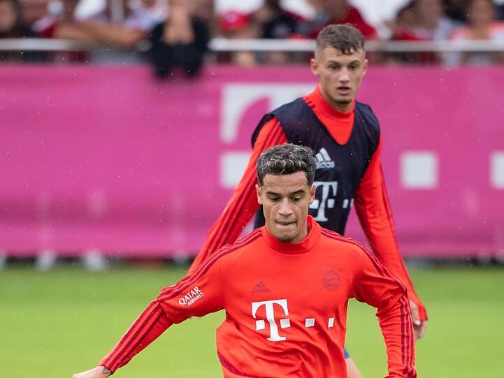 Philippe Coutinho (v.) und Michael Cuisance in Aktion. Foto: Sven Hoppe/Archivbild