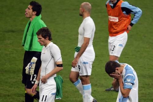 Hängende Köpfe nach der Heimpleite: 1860 verliert im Derby gegen den FC Augsburg.