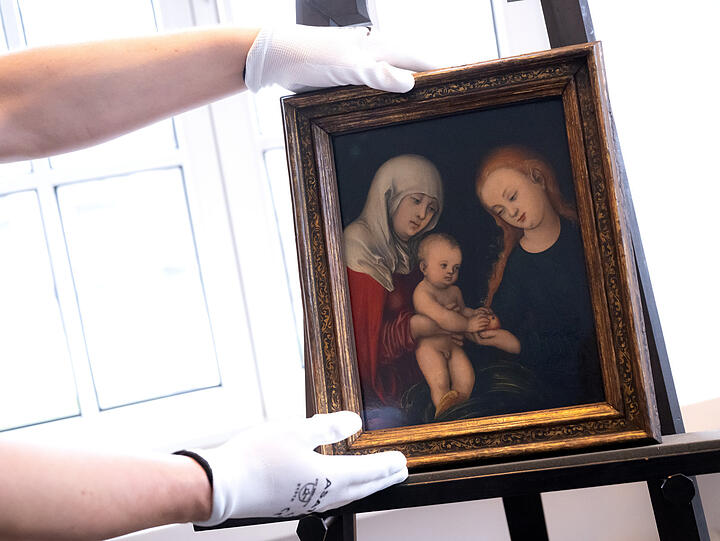 Das Gemälde „Hl. Anna Selbdritt“. Das Gemälde „Hl. Anna Selbdritt“.