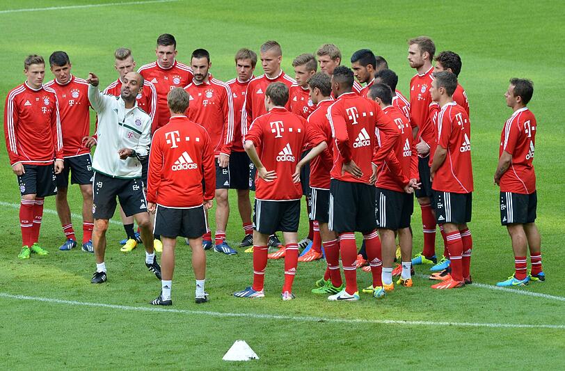 Das erste Training unter Pep! Wir zeigen die besten Bilder vom Trainingsauftakt der Bayern!