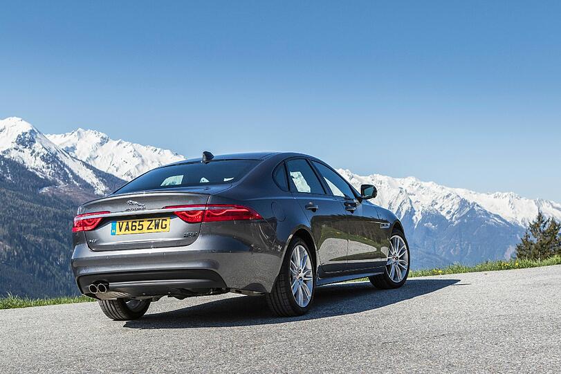 Neu bei den Briten ist auch die Kombination aus Zweiliter-Diesel und Allradantrieb namens 20d AWD.