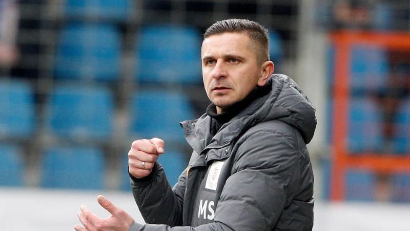 Der Regensburger trainer Mersad Selimbegovic. Foto: Roland Weihrauch/dpa/Archivbild Der Regensburger trainer Mersad Selimbegovic. Foto: Roland Weihrauch/dpa/Archivbild