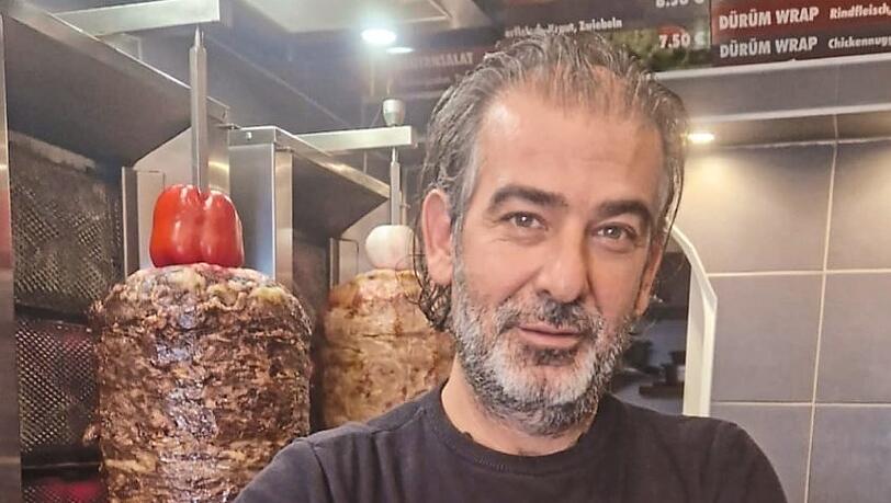 Marco Cakmak mit seinem ersten Streich in Sachen Bayern-Döner: der mit Leberkas. Marco Cakmak mit seinem ersten Streich in Sachen Bayern-Döner: der mit Leberkas.