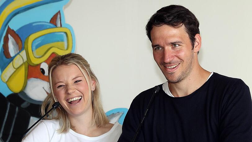 Miriam und Felix Neureuther haben vier gemeinsame Kinder. Mit diesen erleben sie einen sonnigen Urlaub in Österreich.