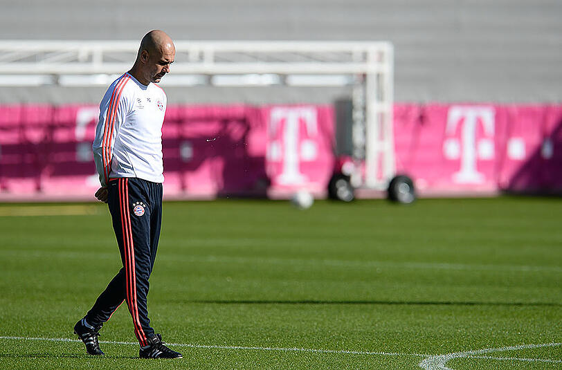 Bayern-Trainer Pep Guardiola während einer Trainingseinheit an der Säbener Straße.