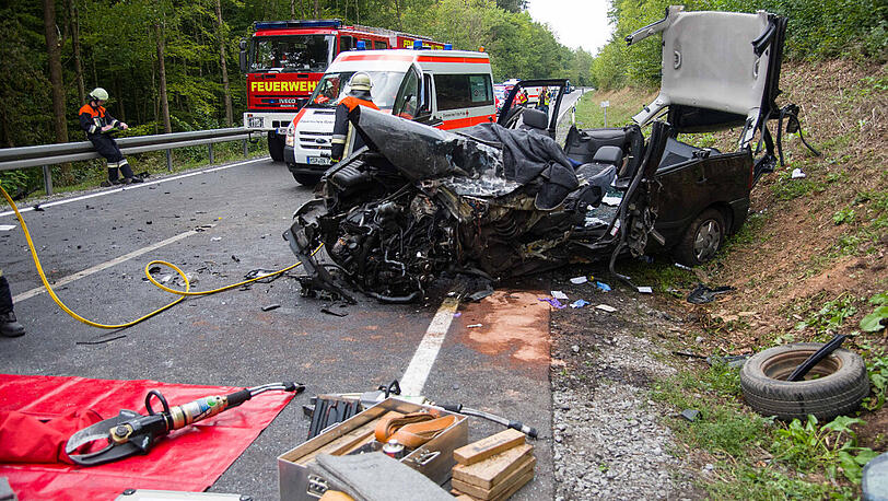 Sechs zum Teil schwerverletzte Personen sind die traurige Bilanz eines Unfalls im Landkreis Main-Spessart.