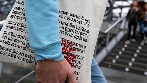 Die Tasche des Münchner Buchhändlers Hugendubel.