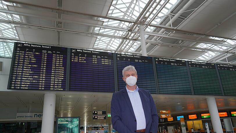 Flughafen-Kommunikationschef Hans-Joachim Bues. Flughafen-Kommunikationschef Hans-Joachim Bues.