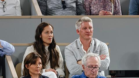 Ex-Tennisspielerin Ana Ivanovic und ihr Mann Bastian Schweinsteiger verfolgten das Match auf der Tribüne.