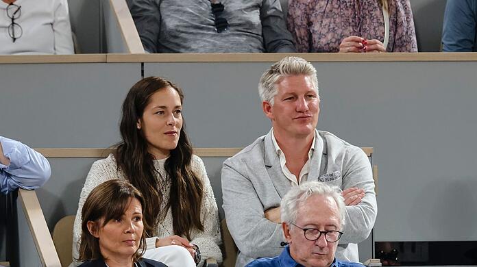 Ex-Tennisspielerin Ana Ivanovic und ihr Mann Bastian Schweinsteiger verfolgten das Match auf der Tribüne.