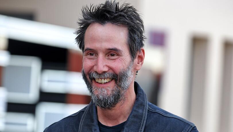 Lockerer Look &agrave; la Keanu Reeves: Der Hollywoodstar in Bahrain.