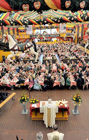Der traditionelle Oktoberfest-Gottesdienst: Für eine friedliche Wiesn haben am Donnerstag Schausteller, Festwirte und Besucher auf dem Münchner Oktoberfest gebetet.