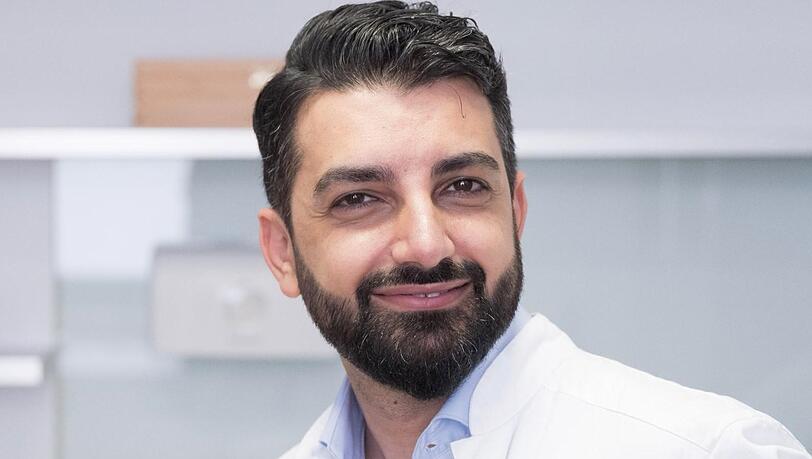 Dr. Murat Dagdelen ist Facharzt für Plastische und Ästhetische Chirurgie und Gründer und Ärztlicher Direktor von DiaMonD Aesthetics. Dr. Murat Dagdelen ist Facharzt für Plastische und Ästhetische Chirurgie und Gründer und Ärztlicher Direktor von DiaMonD Aesthetics.