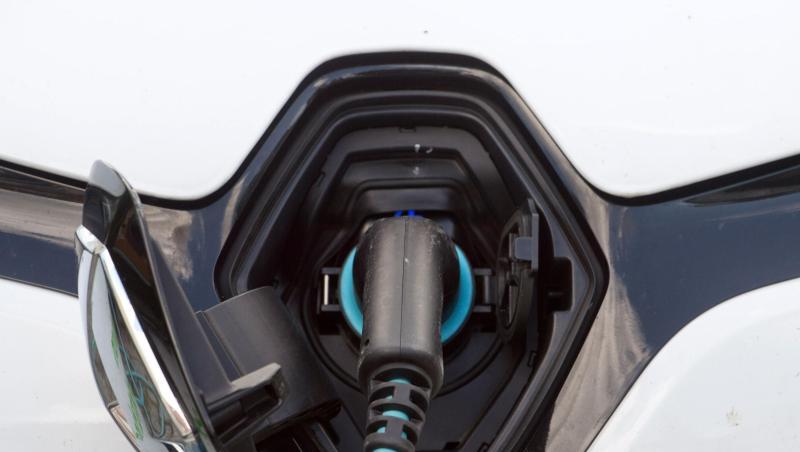 Ein E-Auto tankt an einer E-Ladestation in Mecklenburg-Vorpommern Strom. Ein E-Auto tankt an einer E-Ladestation in Mecklenburg-Vorpommern Strom.