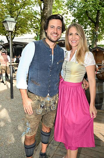 Konstantin Graf und Anja von Keyserlingk sind bereits zum dritten Mal die Gastgeber von "Tanz in Tracht".