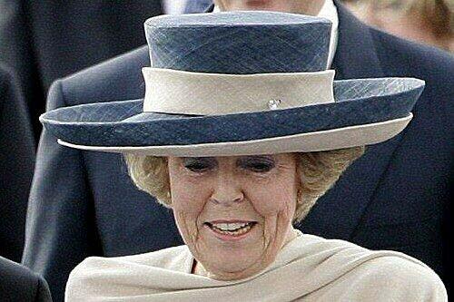 In ihren Palast wurde etwas gebracht: Beatrix