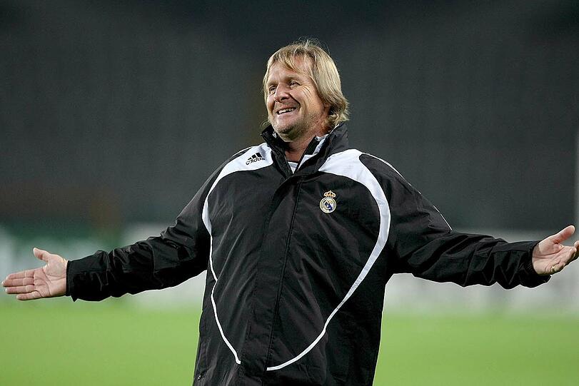 Bernd Schuster (Früherer Trainer von Real Madrid): &bdquo;Er ist ein 
Spieler, der bei Bayern ohne Probleme reinpasst und seinen Weg 
machen kann, aber mit der Last der 40 Millionen Euro muss man 
zurechtkommen. Diese Summe ist gnadenlos.&ldquo;