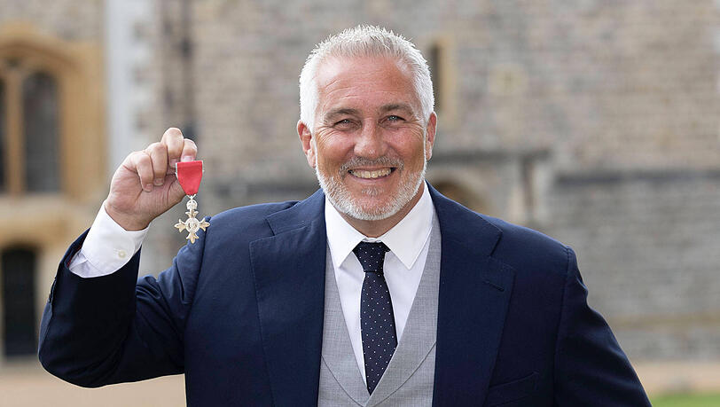 Der erfolgreiche Bäcker und Koch Paul Hollywood wurde mit einem MBE ausgezeichnet. Dann machte er dem Thronfolgerpaar ein verlockendes Angebot. Der erfolgreiche Bäcker und Koch Paul Hollywood wurde mit einem MBE ausgezeichnet. Dann machte er dem Thronfolgerpaar ein verlockendes Angebot.