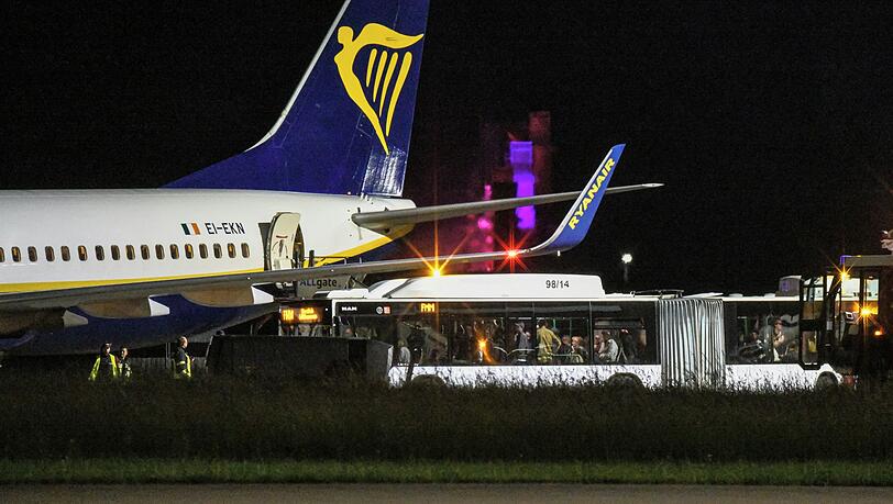 Acht Menschen zogen sich während der Turbulenzen in dem Flugzeug auf dem Weg nach Mailand Verletzungen zu.