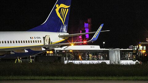 Acht Menschen zogen sich während der Turbulenzen in dem Flugzeug auf dem Weg nach Mailand Verletzungen zu.