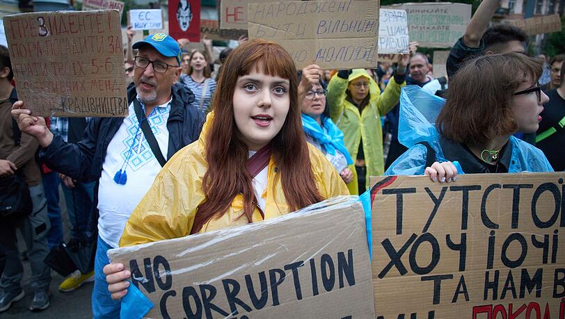 Gegen die ausufernde Korruption in der Ukraine hatte es zuletzt auch die größten Proteste seit Beginn des russischen Angriffskrieges gegeben. (Archivbild)