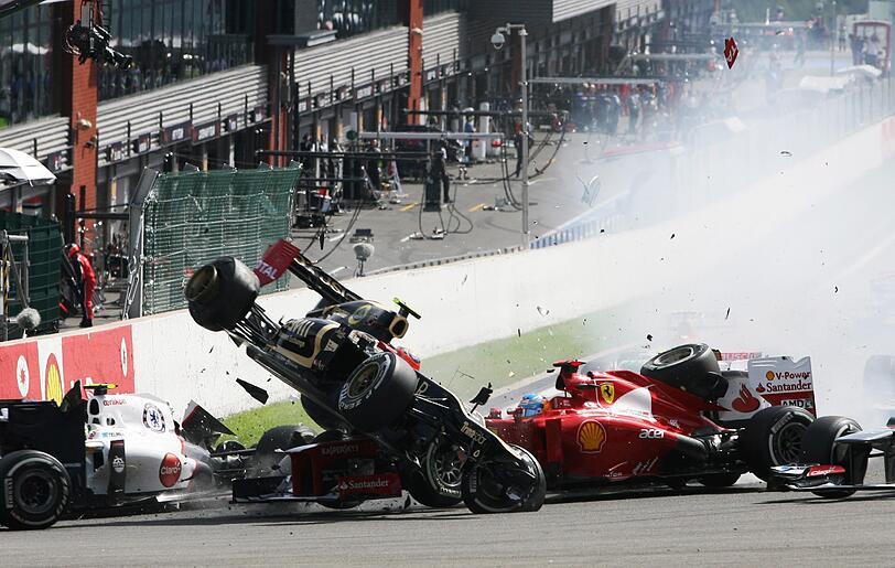 Auftakt mit Knalleffekt: Crash vor der ersten Runde.