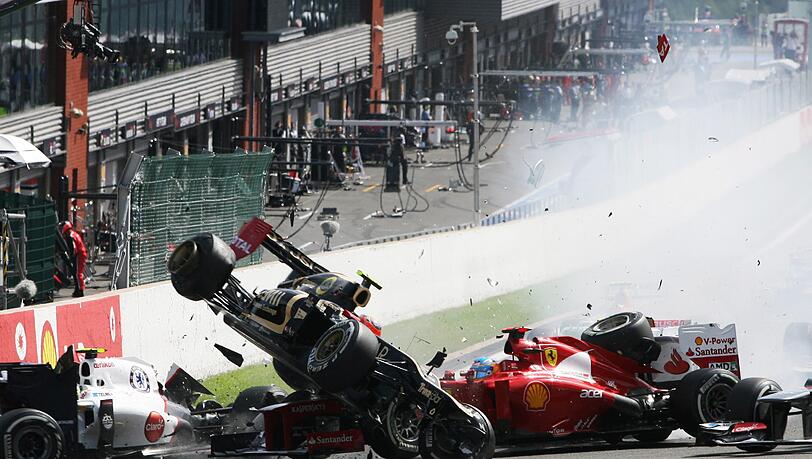Auftakt mit Knalleffekt: Crash vor der ersten Runde. Auftakt mit Knalleffekt: Crash vor der ersten Runde.