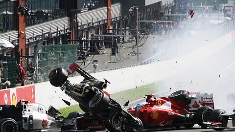 Auftakt mit Knalleffekt: Crash vor der ersten Runde.