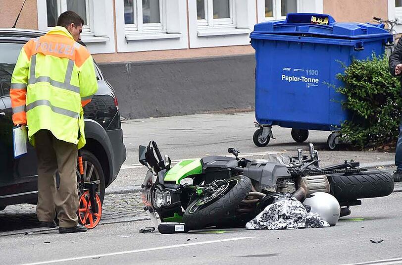 In der Lindwurmstraße kam es am Mittwoch zu einem Verkehrsunfall mit mehreren Verletzten. Die Bilder.