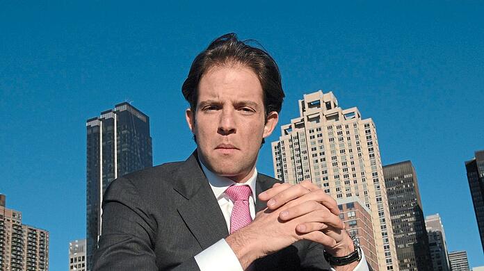 Einen Luxus-Club in New York soll der wegen Steuerhinterziehung verurteilte US-Immobiliendesigner Michael Shvo auch in Europa versprochen haben. Unternehmen aus Bayern müssen sich nun in einem Rechtsstreit verantworten.