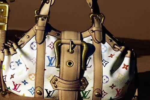 Eine Original-Louis-Vuitton-Tasche. Ein Plagiat sorgt jetzt für Ärger