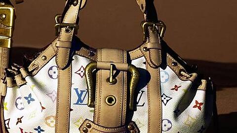 Eine Original-Louis-Vuitton-Tasche. Ein Plagiat sorgt jetzt für Ärger