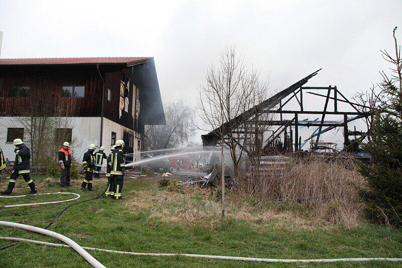 Warum der Bauernhof in Hagenberg in Flammen aufging, ist bisher nicht bekannt.