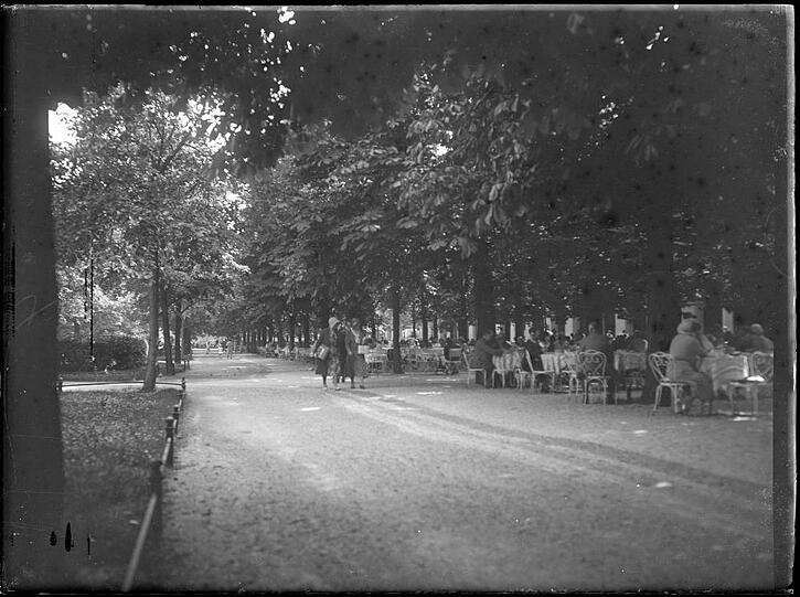 Das Café Heck im Hofgarten 1931.